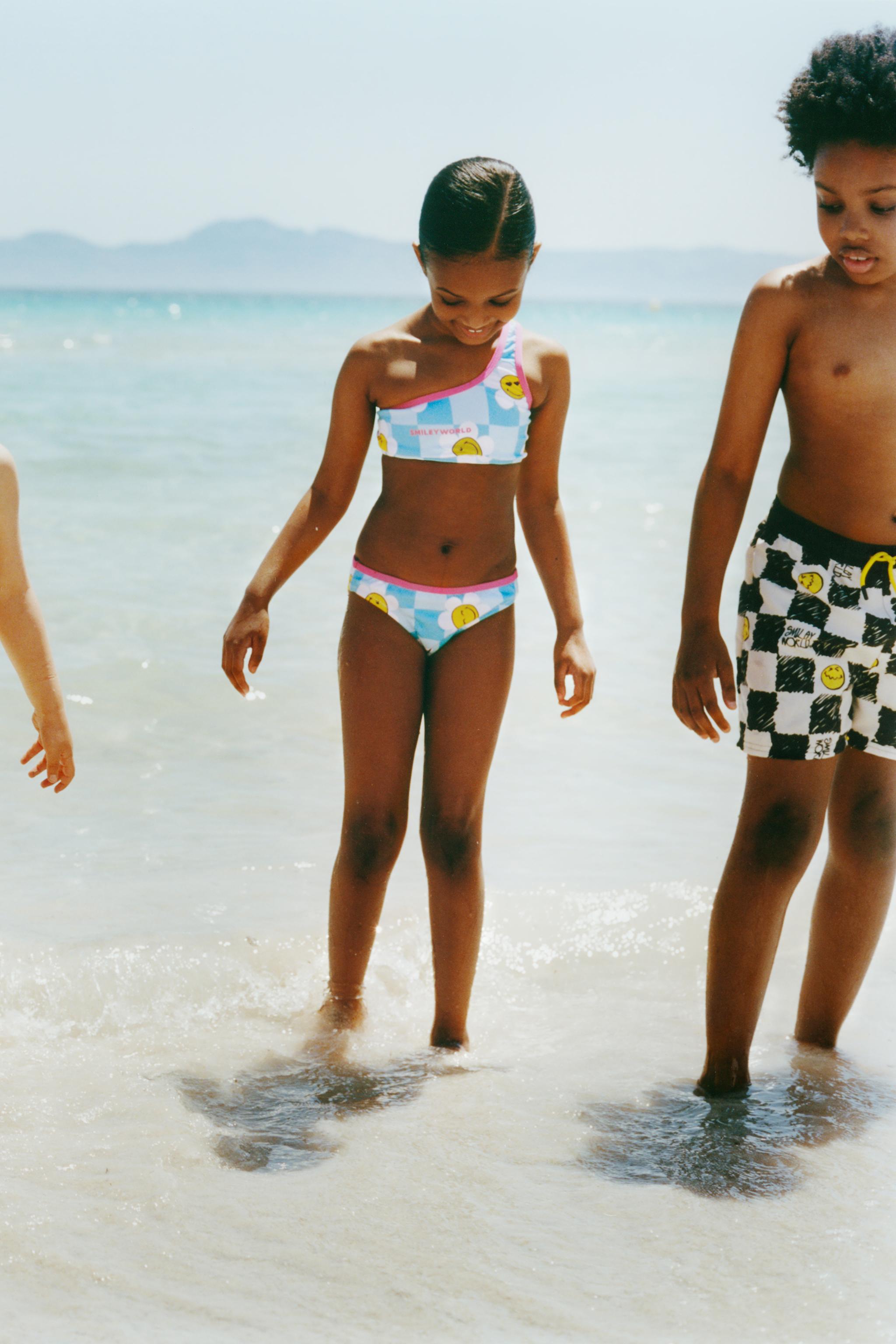 6-14 YEARS/ CHECKERBOARD SMILEYWORLD ® SWIM SHORTS